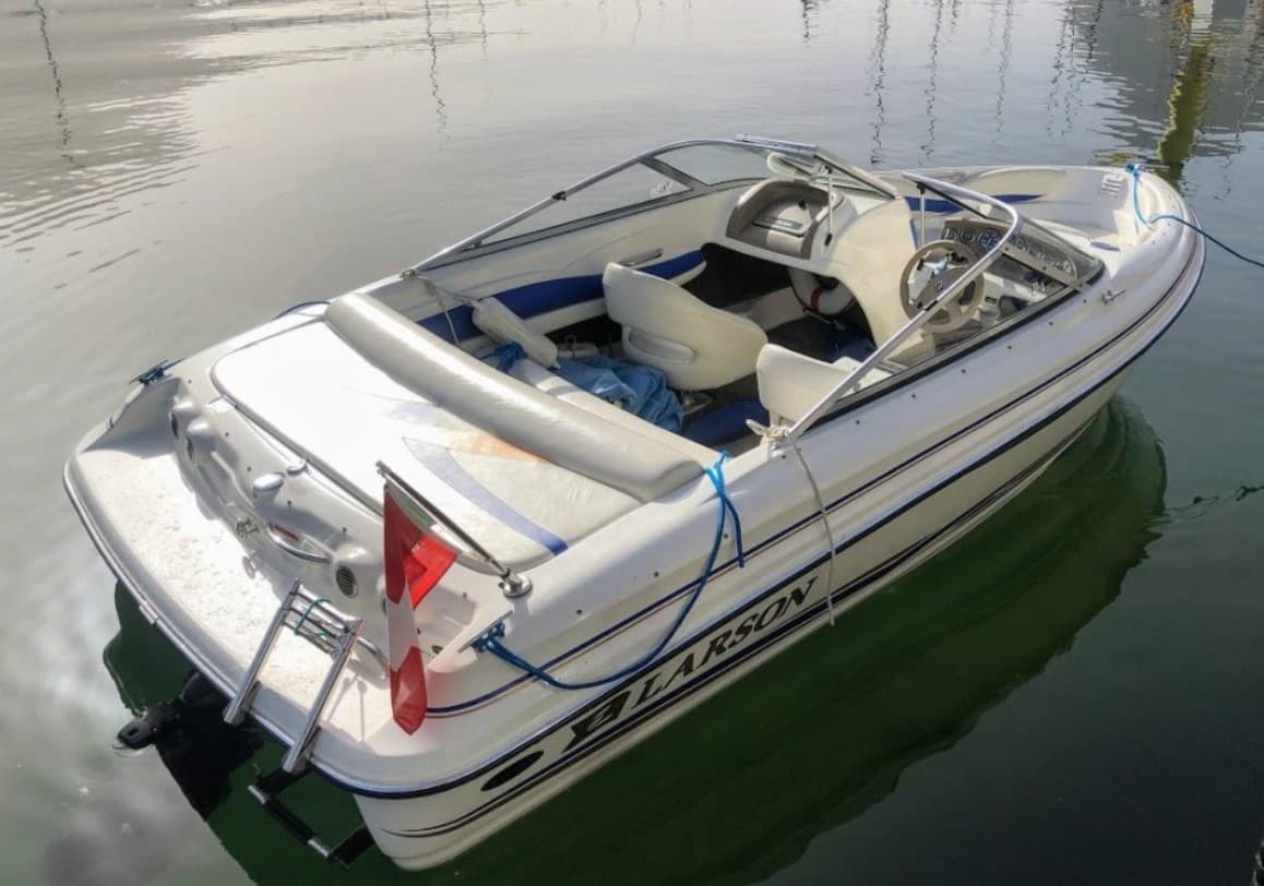Larson Bowrider - 18 feet - 4 passengers Maximum