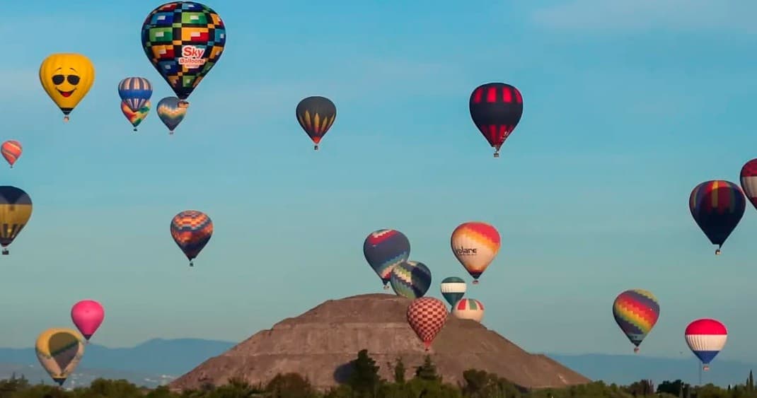 Hot Air Balloon Adventure over Teotihuacán with Globos Aerostaticos