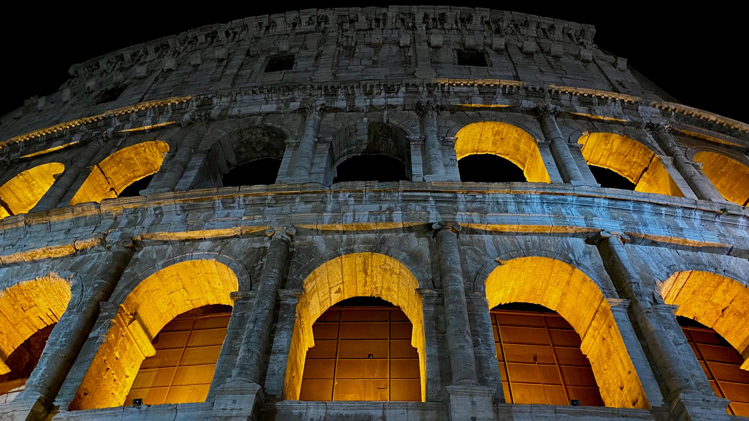 Night Tour of the Colosseum & Roman Forum with Touriks in Rome