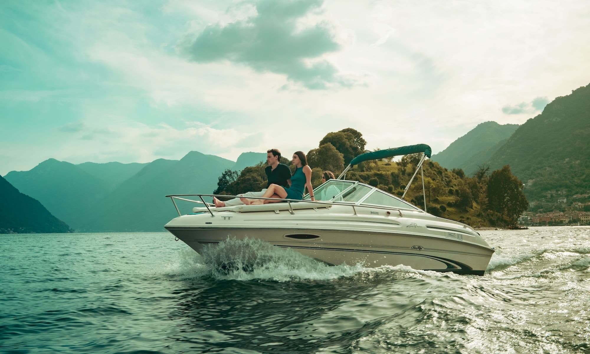 Shared Venetian Taxi Boat on Lake Como: Small-Group Scenic Cruise from Como