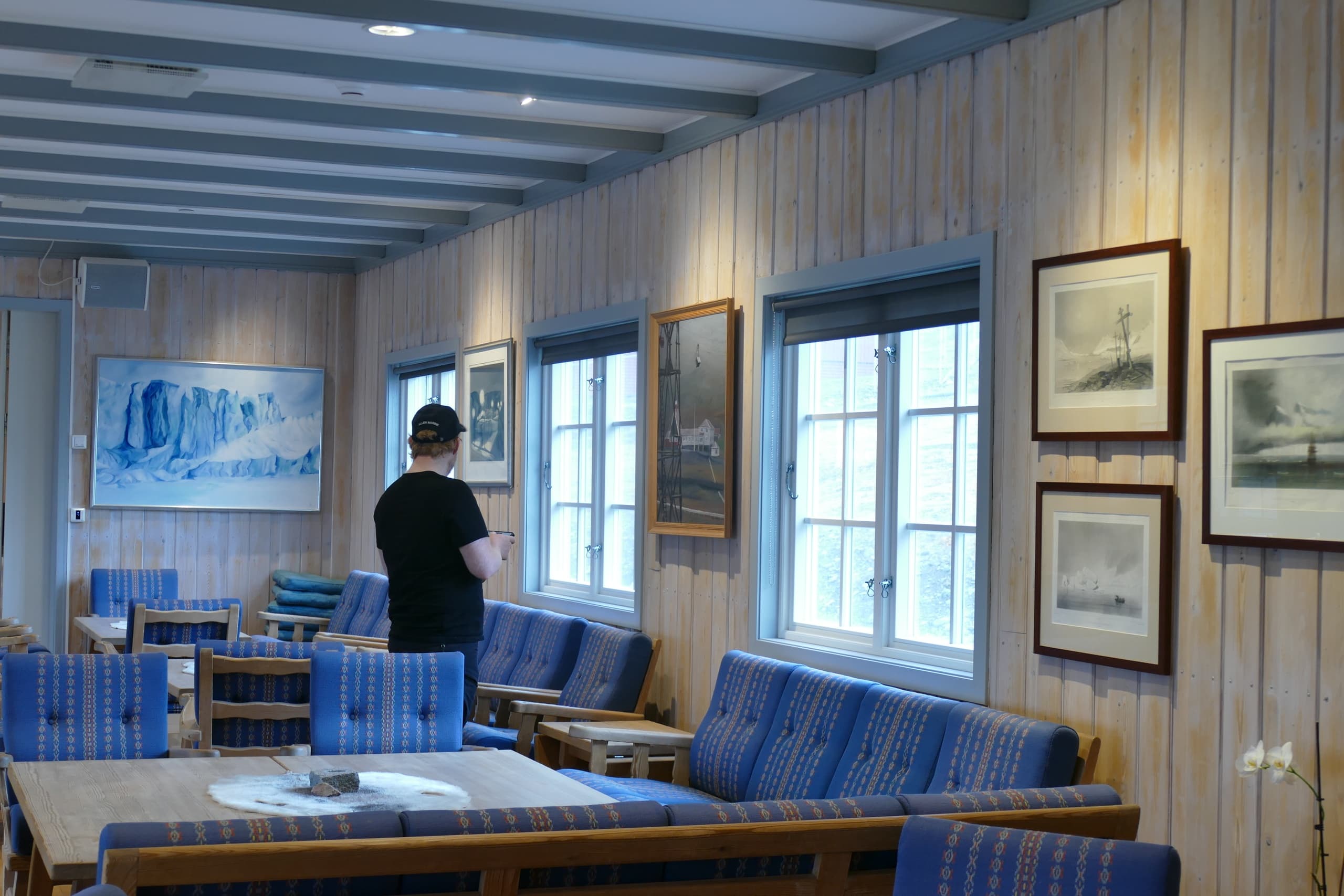 Treasure Hunt in Longyearbyen: Arctic Scavenger Trails & Family Quests photo 2