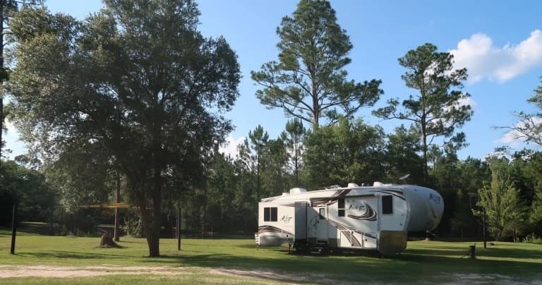 Riverside Relaxation: Full Hookup RV Camping at Blackwater Joe’s in Northwest Florida