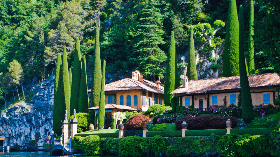 Private Italian Style Boat Tour on Lake Como: 6-Hour Villa & Village Cruise from Colico
