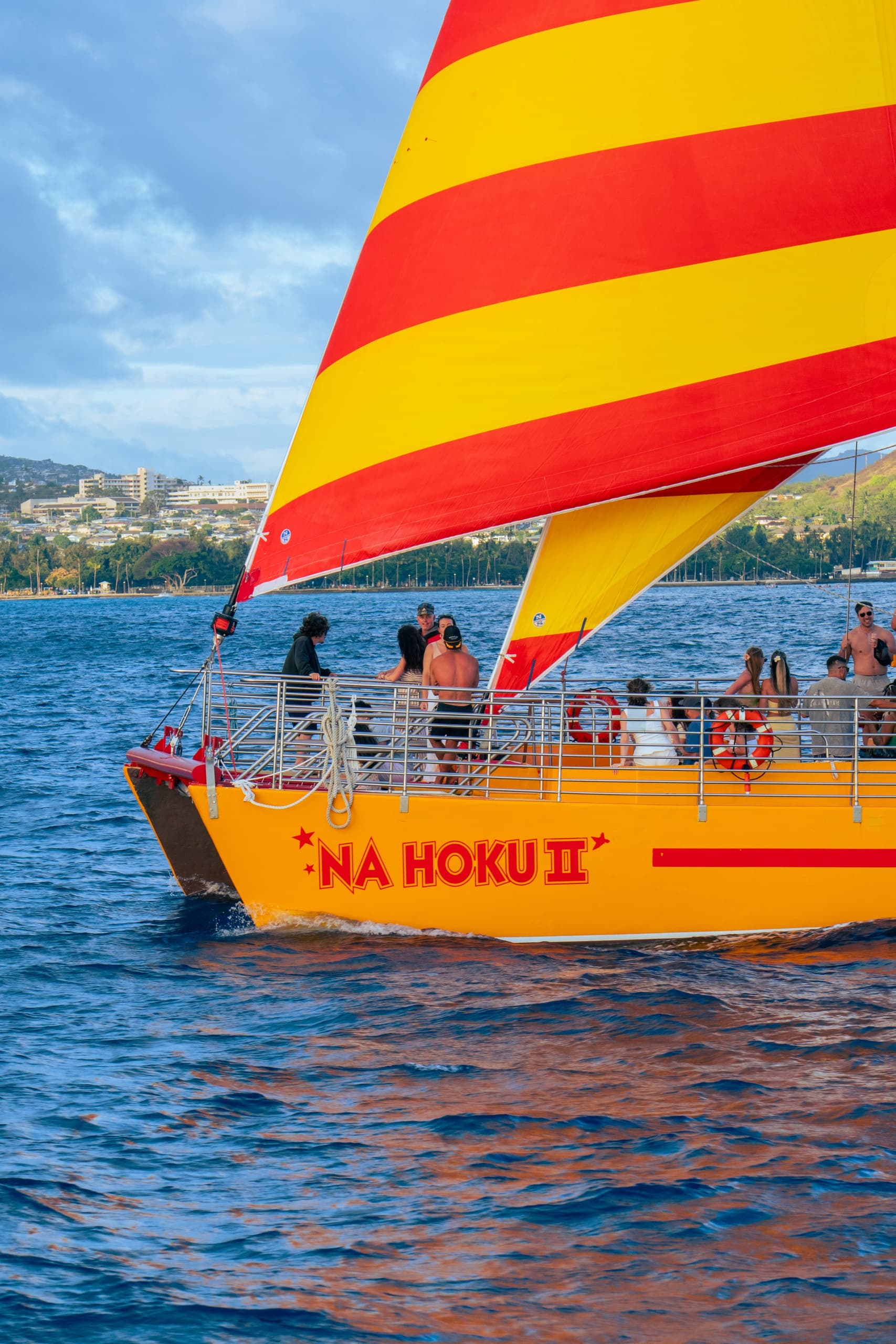Na Hoku 2 Sunset Sail: 90-Minute Party Cruise from Kewalo Harbor, Honolulu