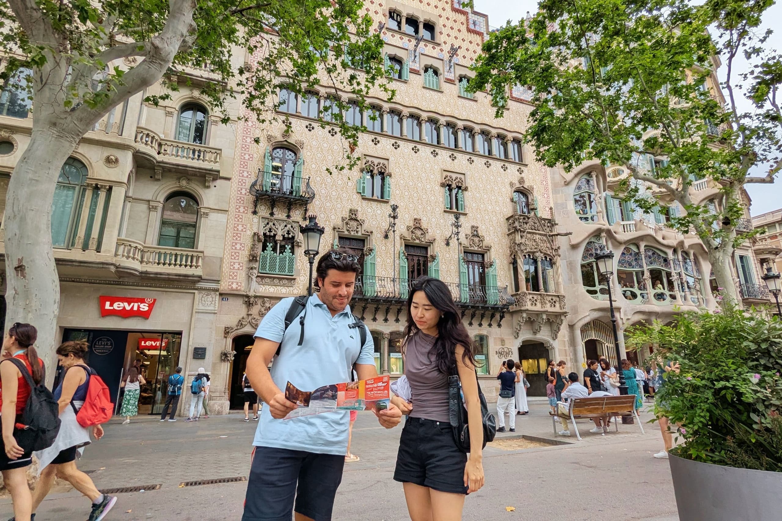 Exploring Barcelona's Modernisme: Iconic Architecture & Gaudí Masterpieces Walking Tour
