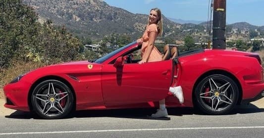 Luxury Land Adventure: Ferrari VIP Hollywood Sign Tour in Los Angeles