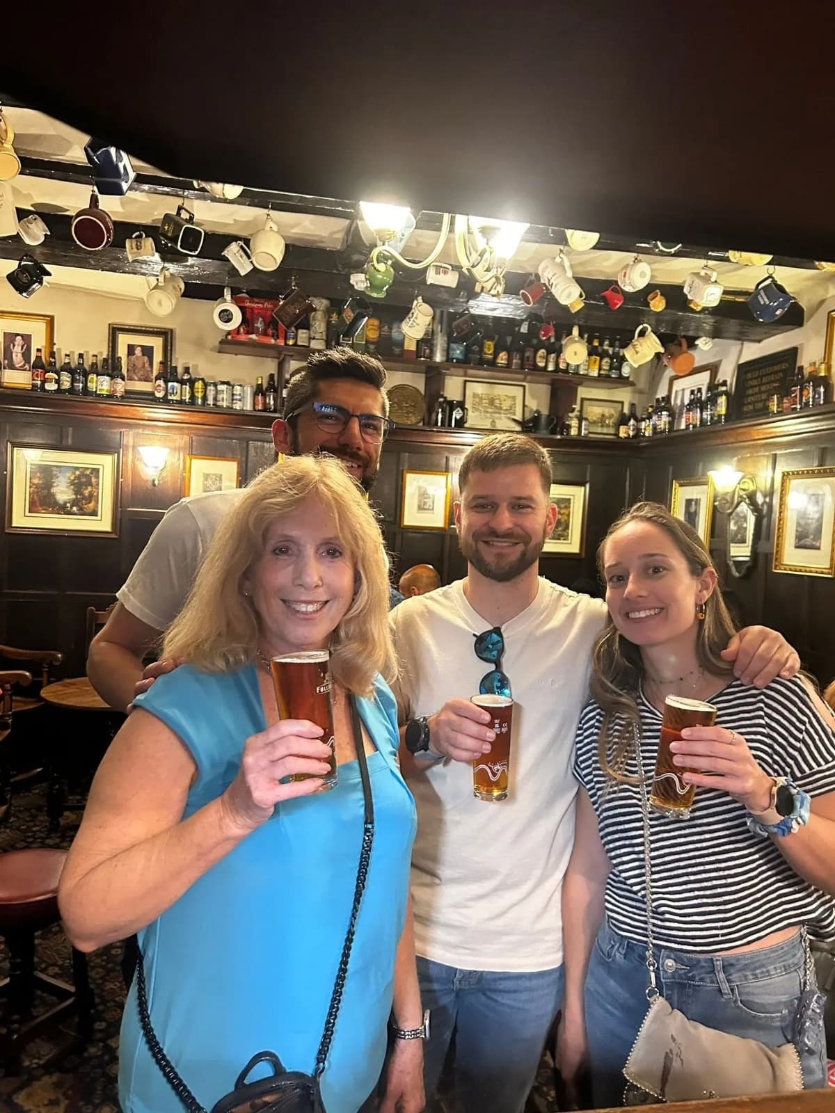 London night pubs and ghosts tour: explore secret taverns & Great Fire history