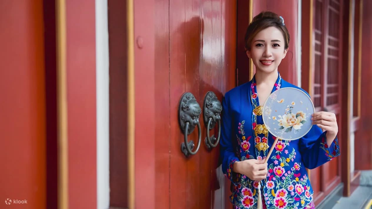 Nyonya Kebaya Cultural Experience with Chinatown Singapore