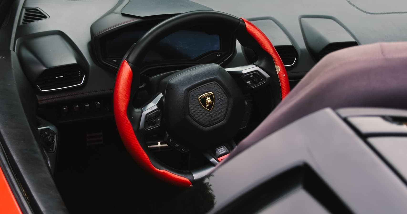 San Francisco Embarcadero Lamborghini Huracán Spyder — 1-Hour Open-Air Supercar Experience photo 3