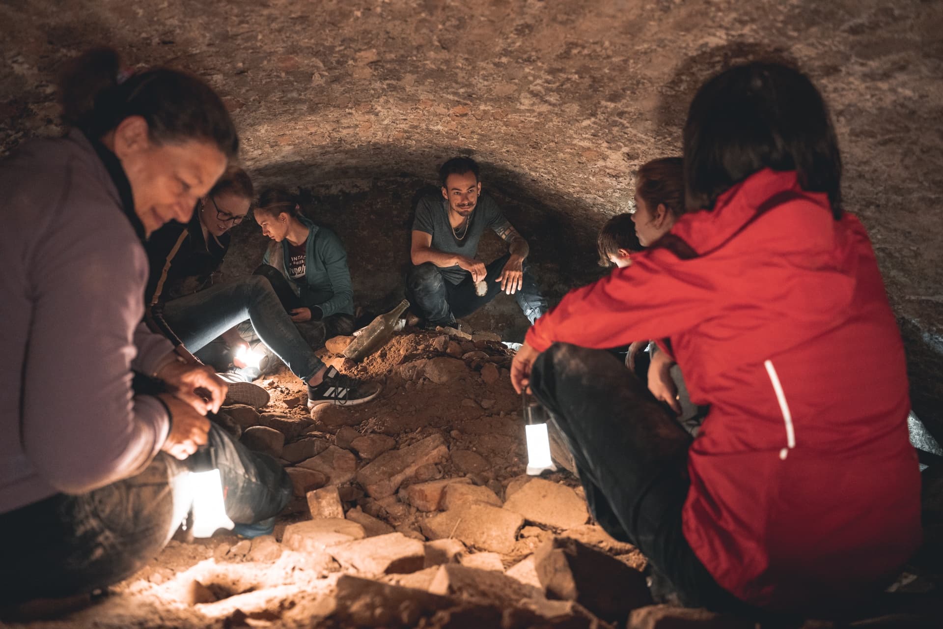 Explore Vienna’s Hidden World: Wiener Unterwelten Spezialführung with Jerryously