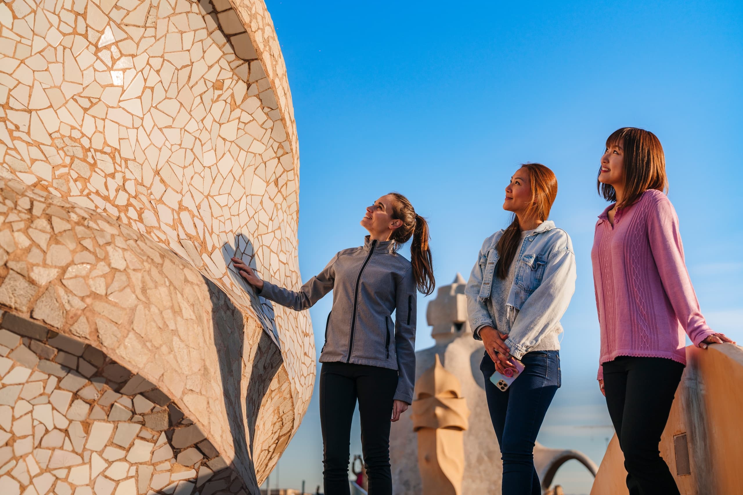 Casa Milà Sunrise Tour in Japanese: Early-Access La Pedrera Experience photo 1