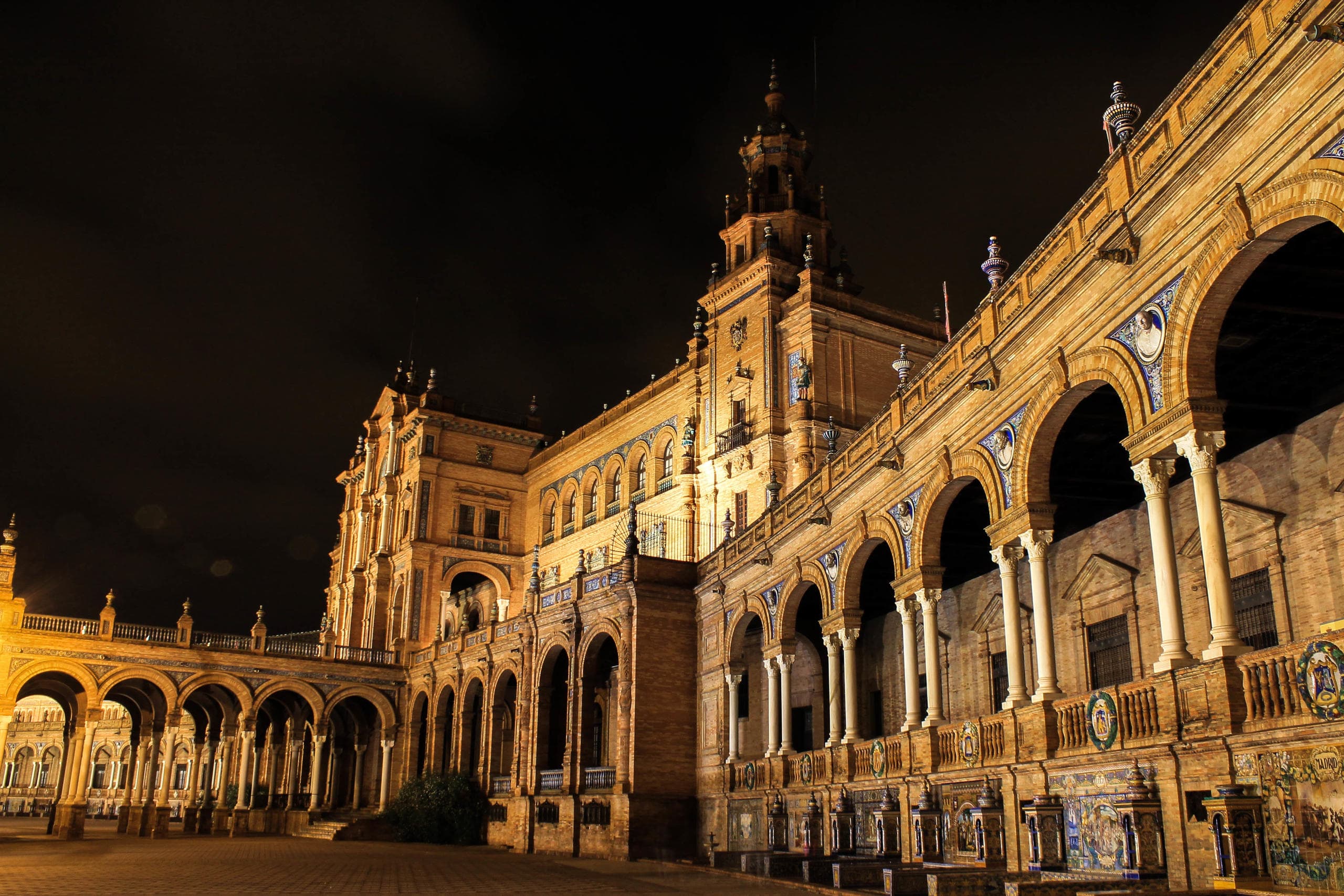 Sevilla Walking Tour & Flamenco with Amigo Tours Europe