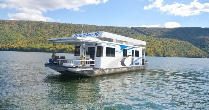 Water Activities & Luxury at Nauti Buoy Houseboat Rental