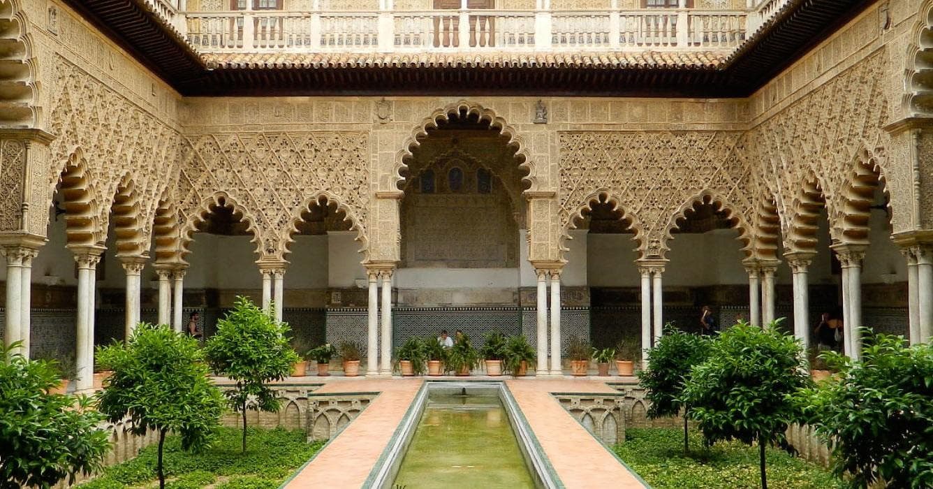 Historical Land Adventures: Tour del Alcázar Diario in Seville