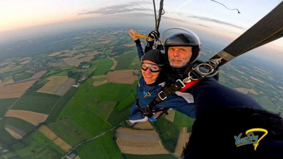 Sunset Jump: Golden-hour Tandem Skydive Over Ganderkesee