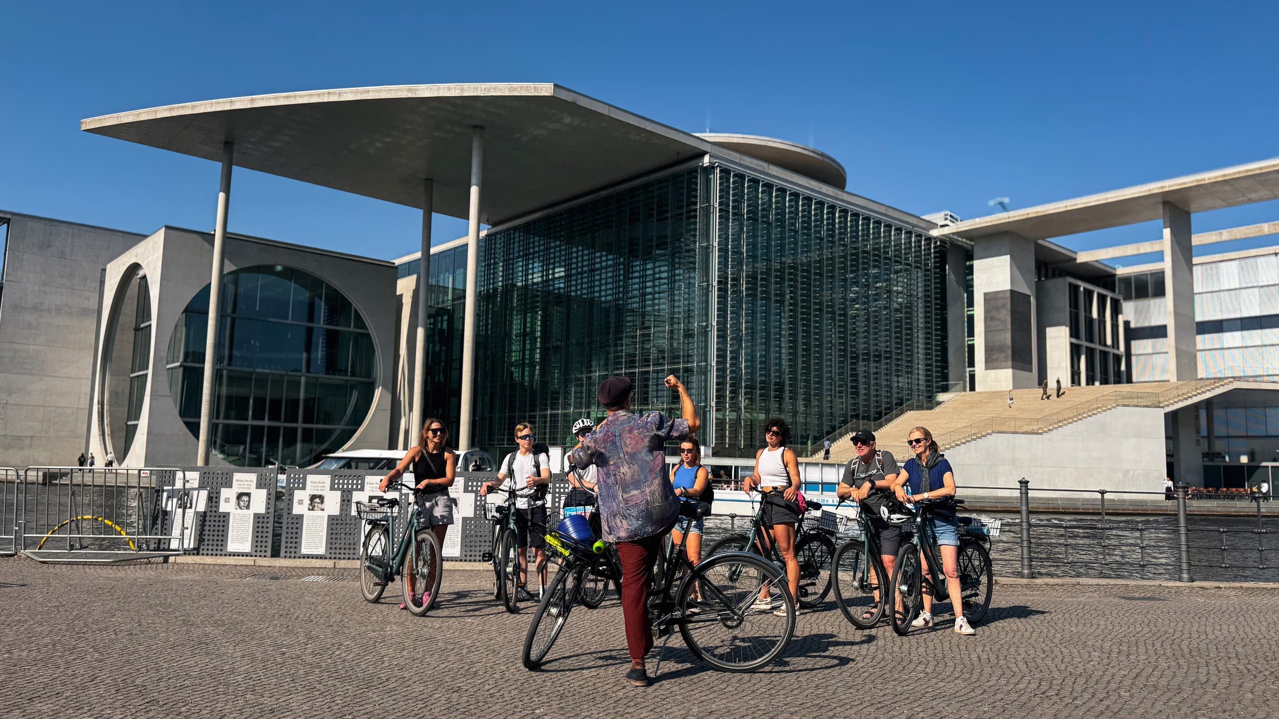 Berlin History Bike Tour with FREE BERLIN