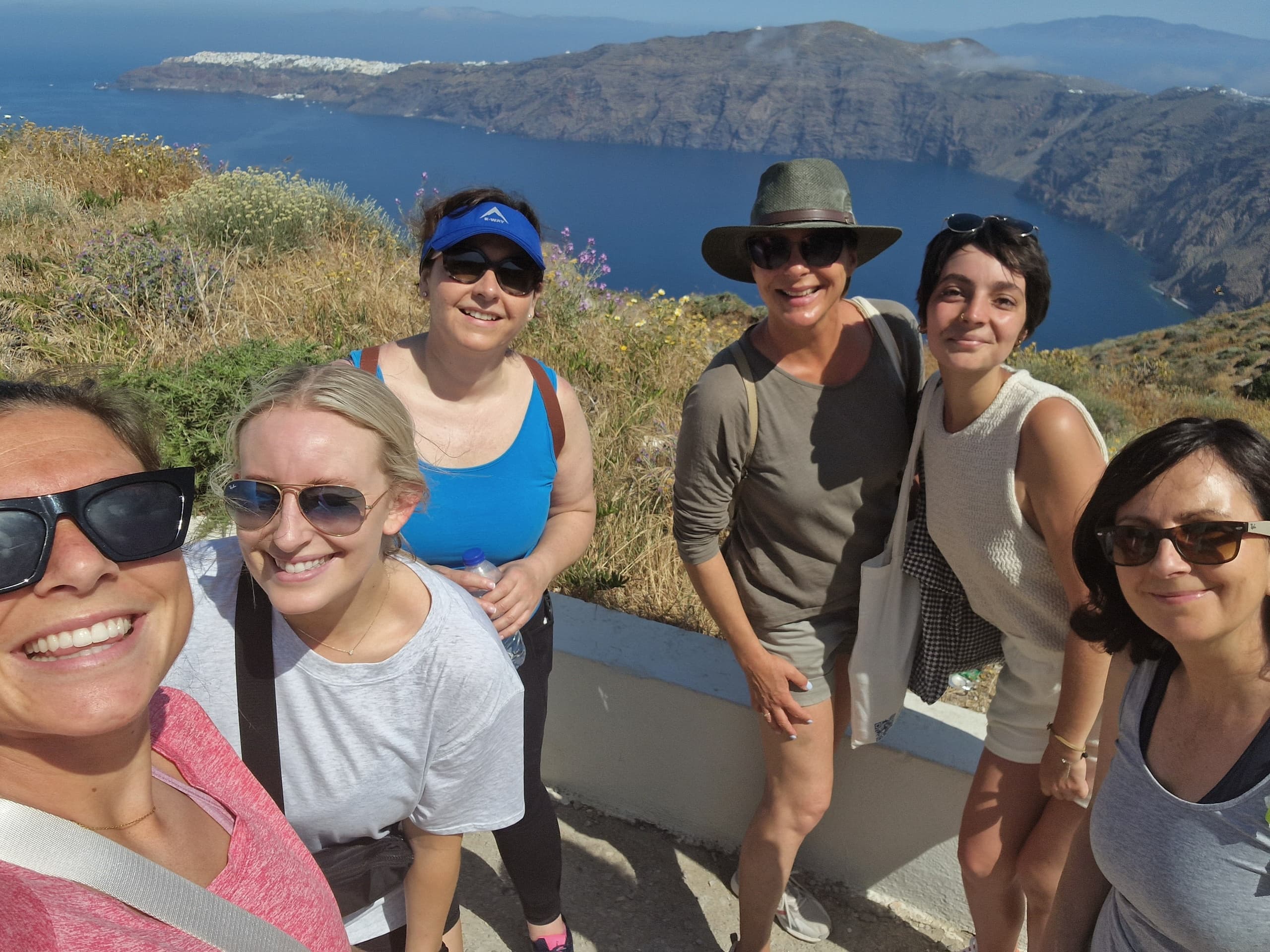 Santorini Experts Hiking Tour: Caldera Trek Fira to Oia