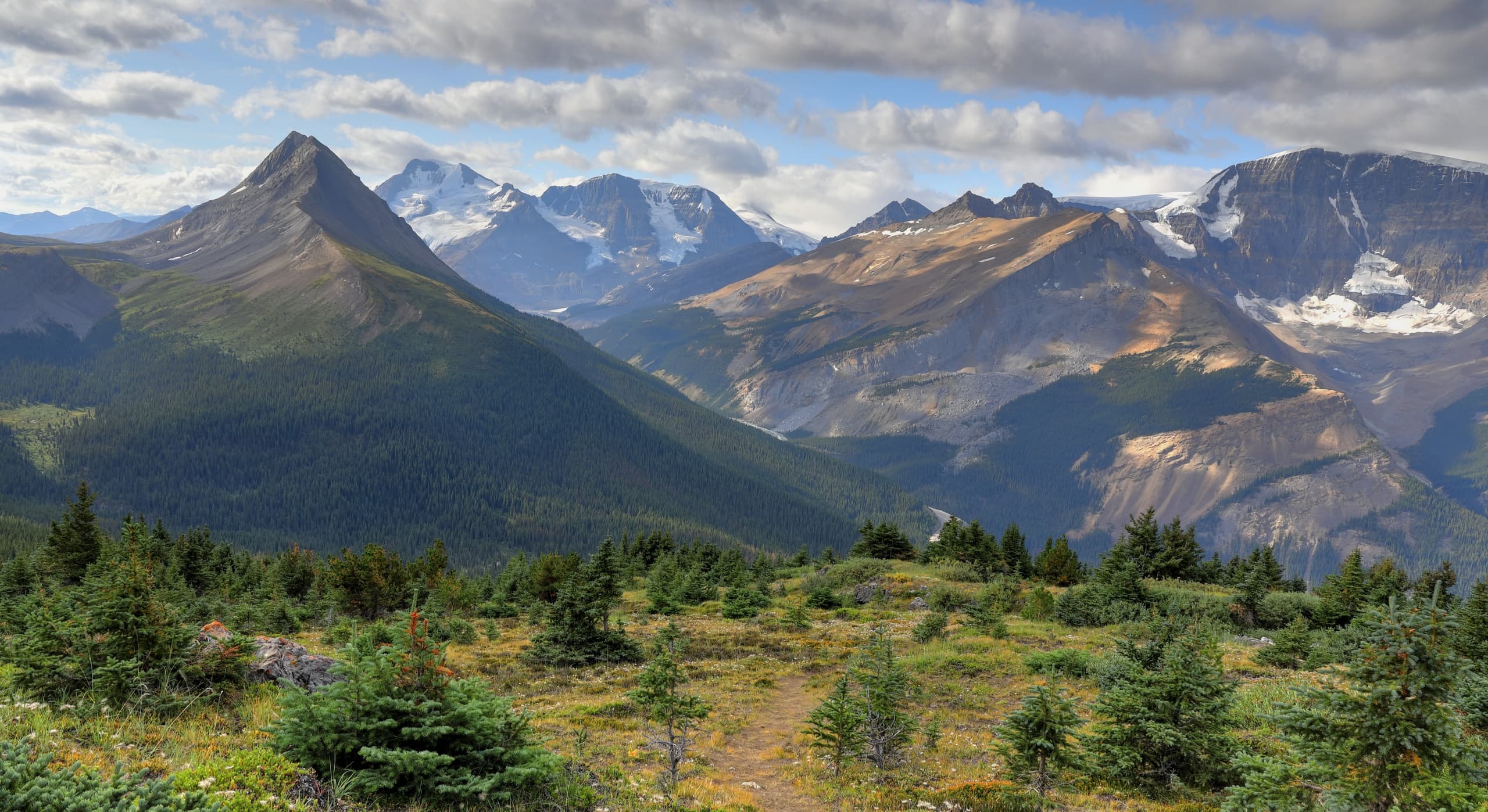 Jagged mountain peaks and alpine ridgeline, scenic hiking vista