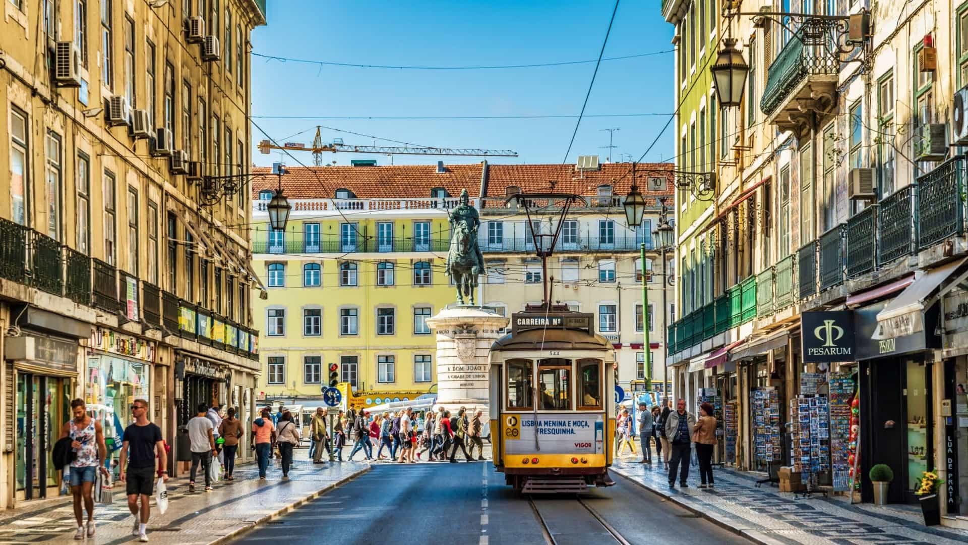 Custom Lisbon Private Driver Tours with SWINGO by Avenidas