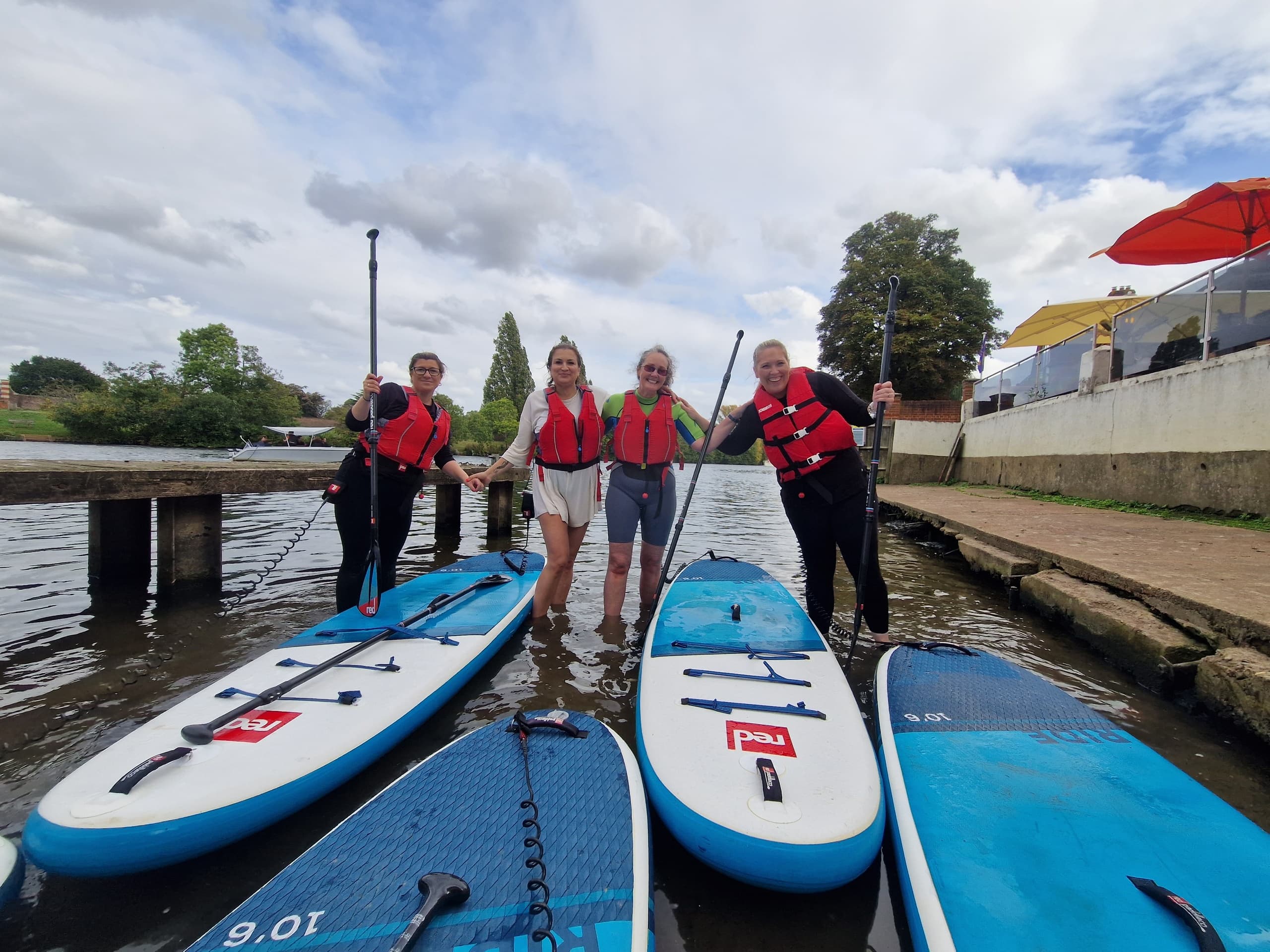 Glide the Thames: Private Group Beginner Paddleboard Session Near Hampton Court photo 3
