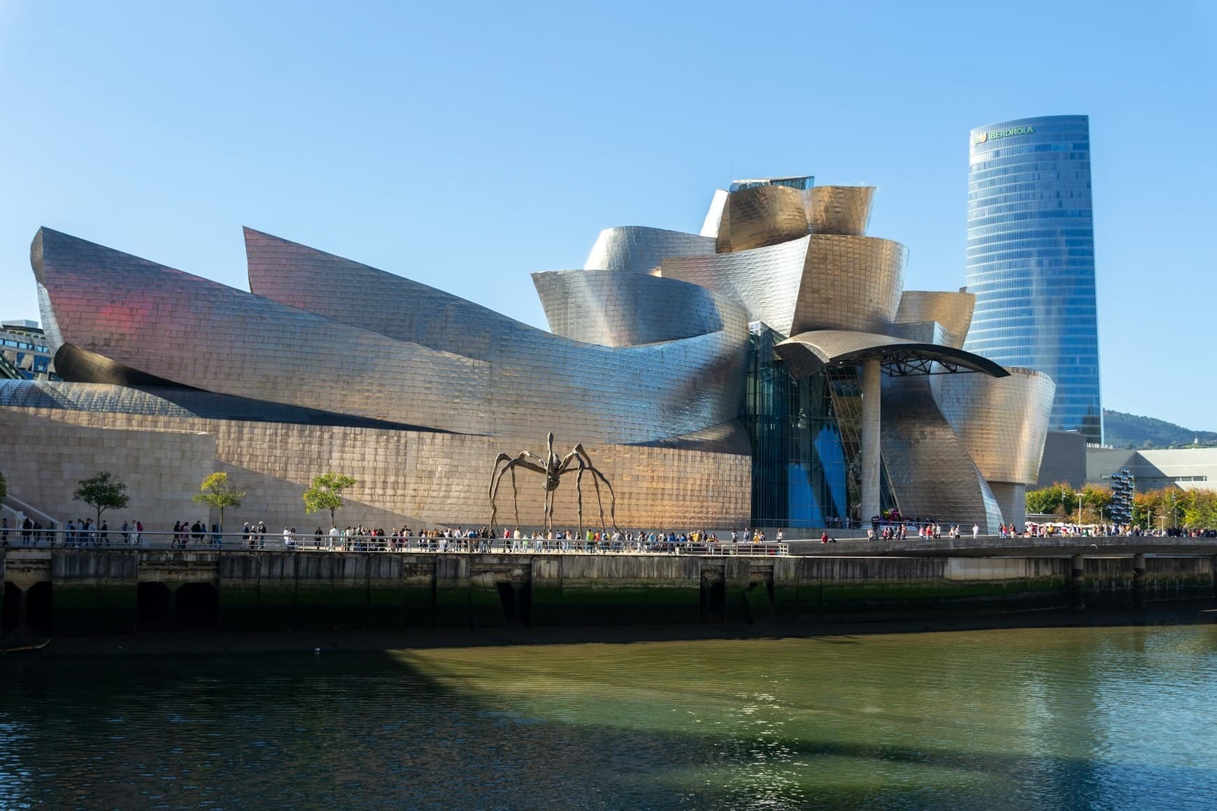 Bilbao Private Tour: Old Town, Guggenheim & Pintxos in One Day