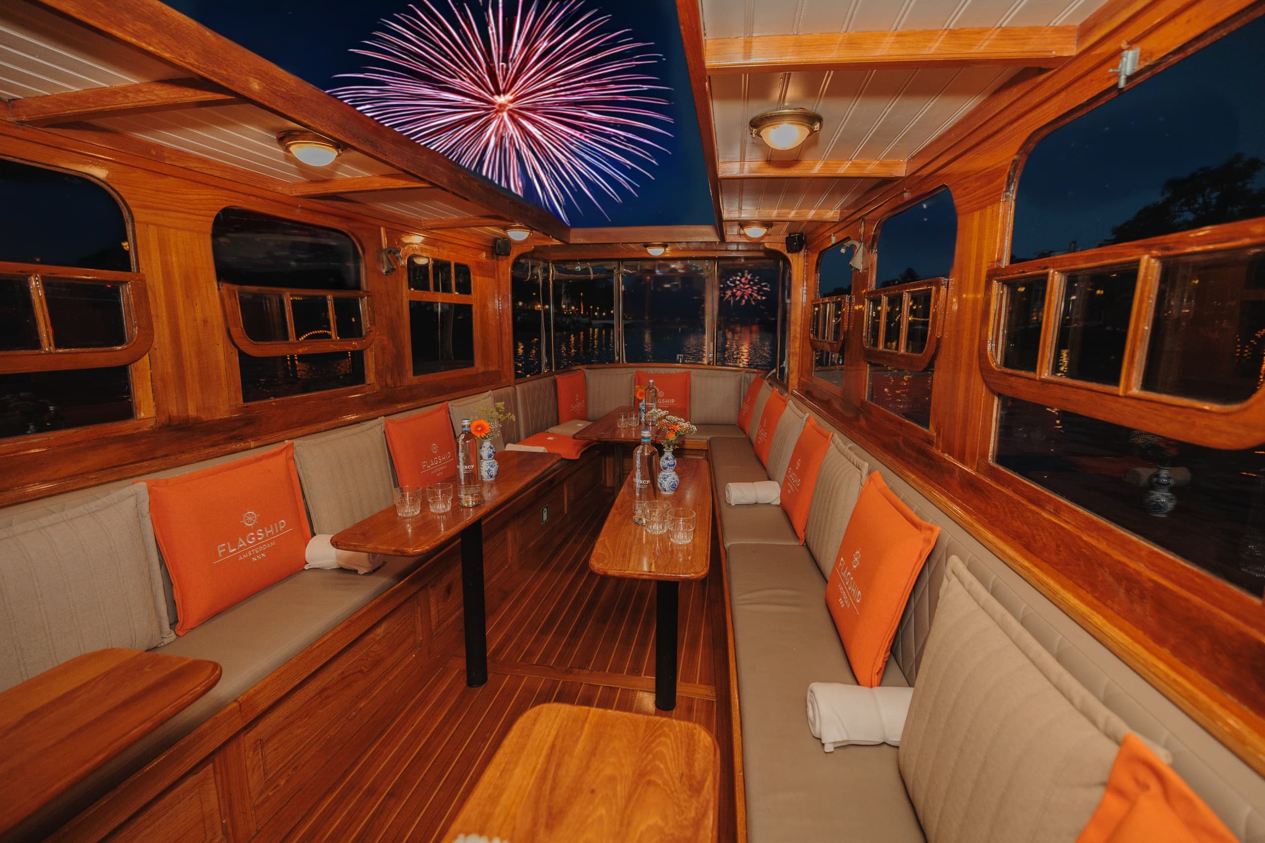 Water-Activities: Amsterdam Boat Experience SAIL 2025 Highlights
