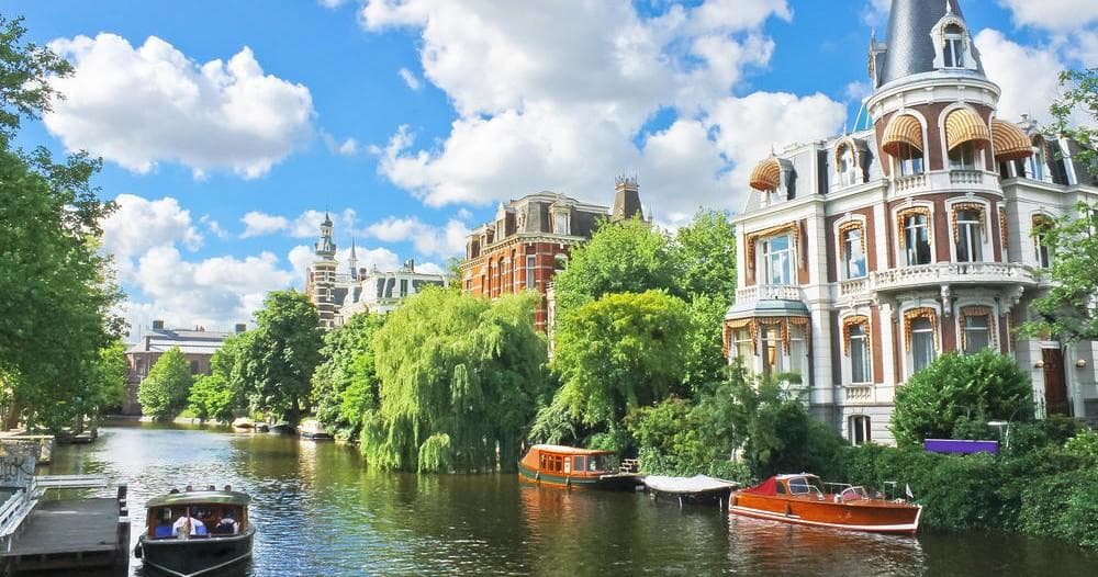 Amsterdam History Walk: Camaleon Tours Authentic Tour