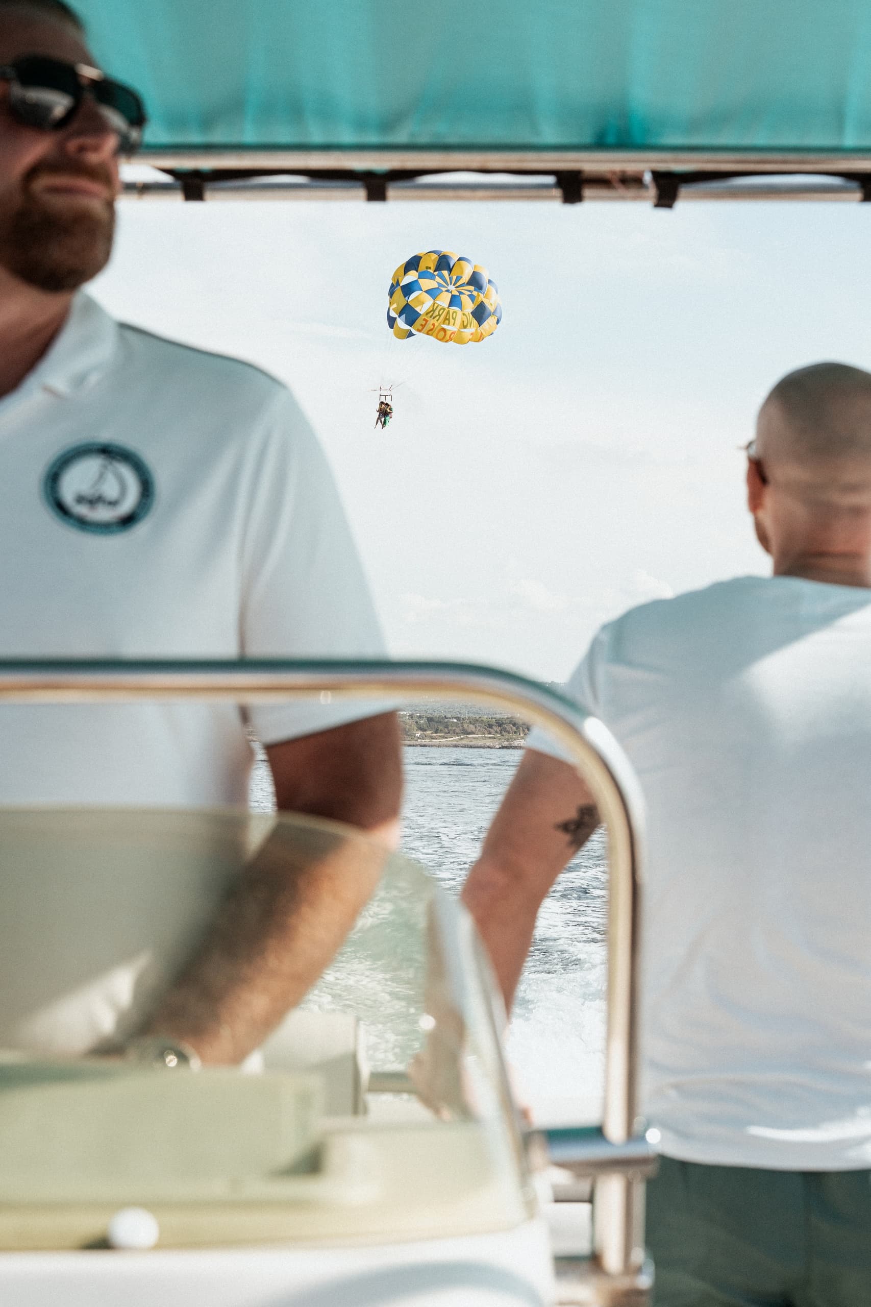Polignano tra Onde e Nuvole: Boat Cruise and 60m Parasail Over Polignano a Mare photo 3