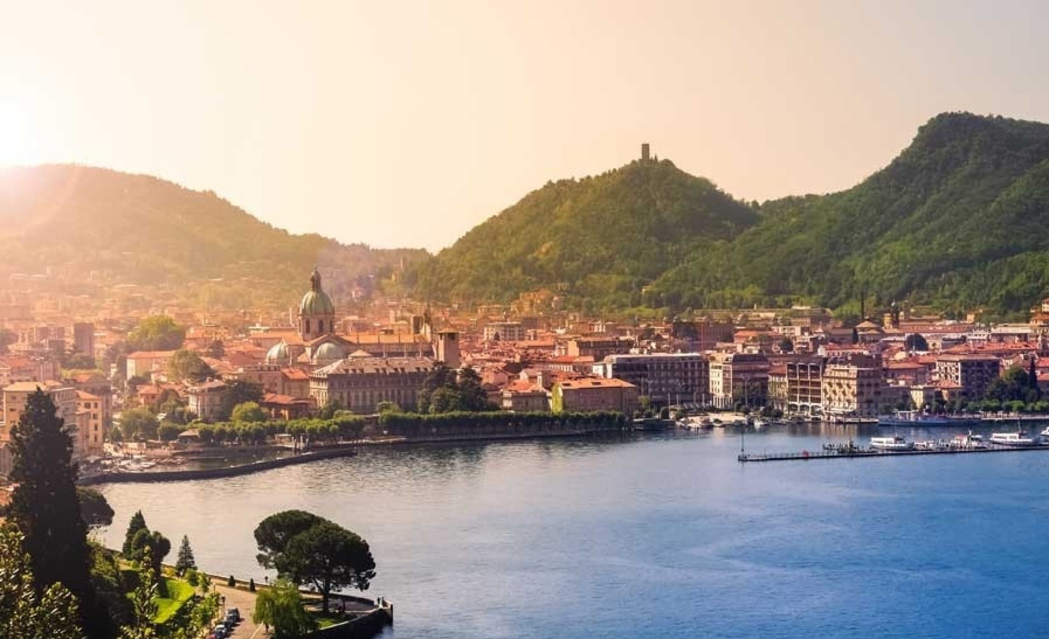 Lake Como Sunset Ride on an Ape Calessino: Prosecco & Golden Hour in Como photo 4