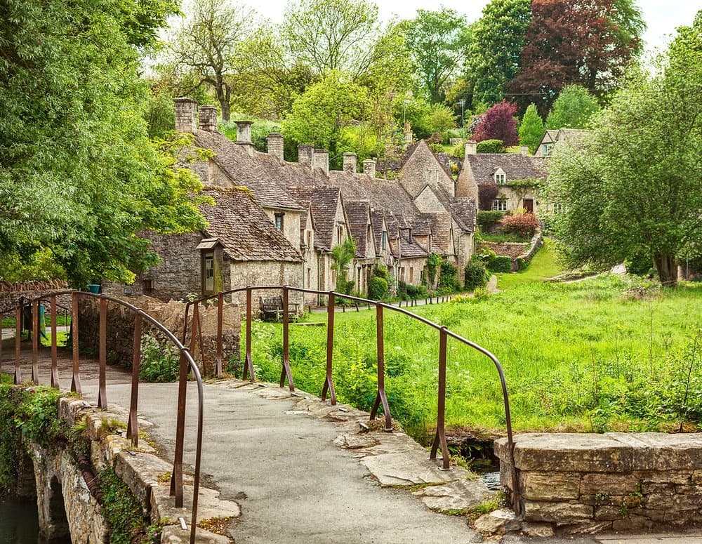Magical Cotswolds Journeys with Uvacars LTD