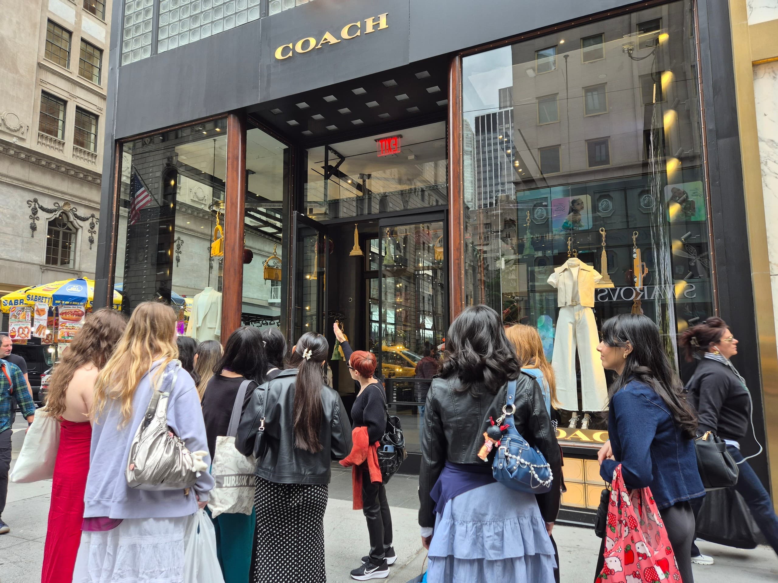 Window Shopping Like a Pro: Fashion on Fifth Walking Tour in NYC