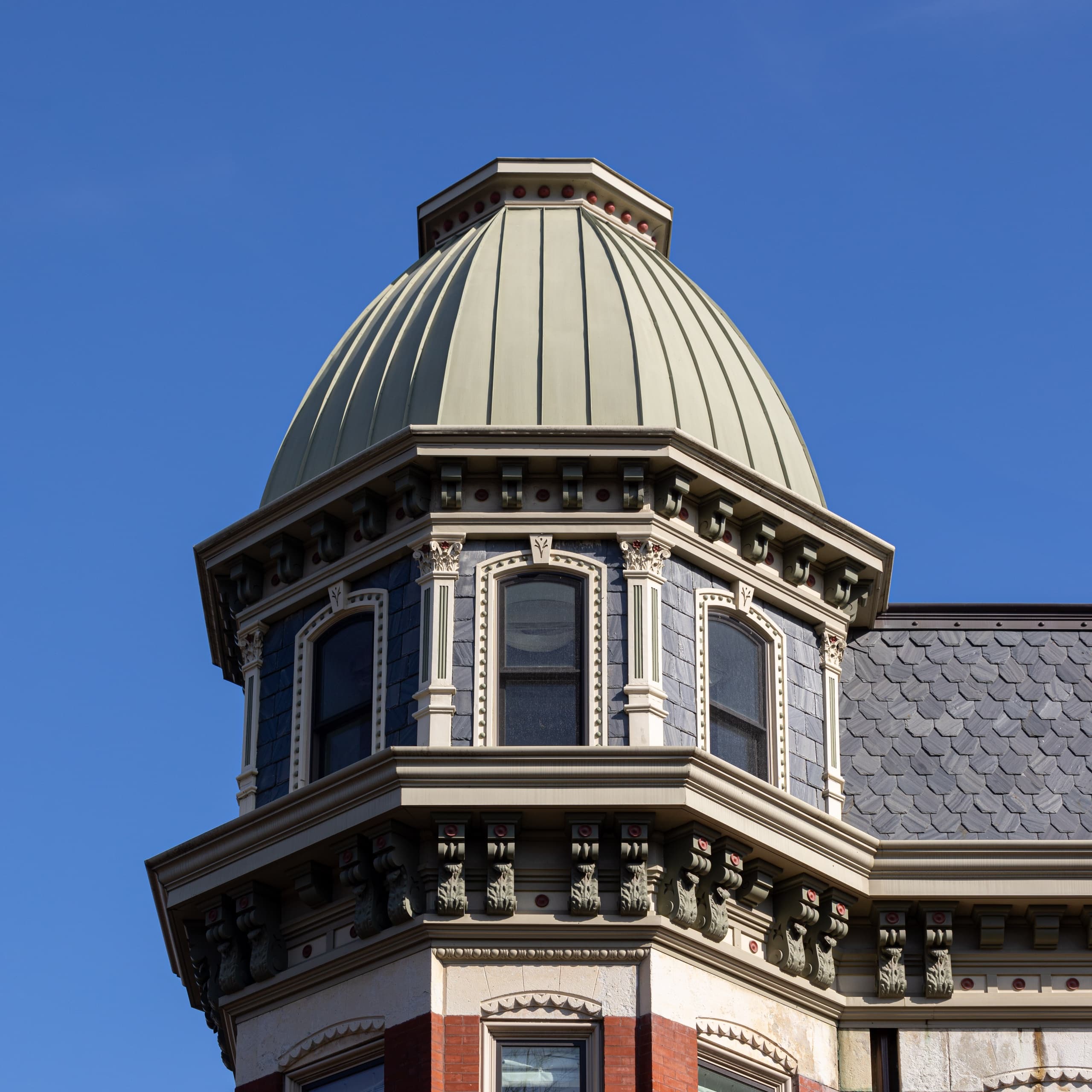 Wicker Park Tour: Chicago Brickwork, History & Neighborhood Walk