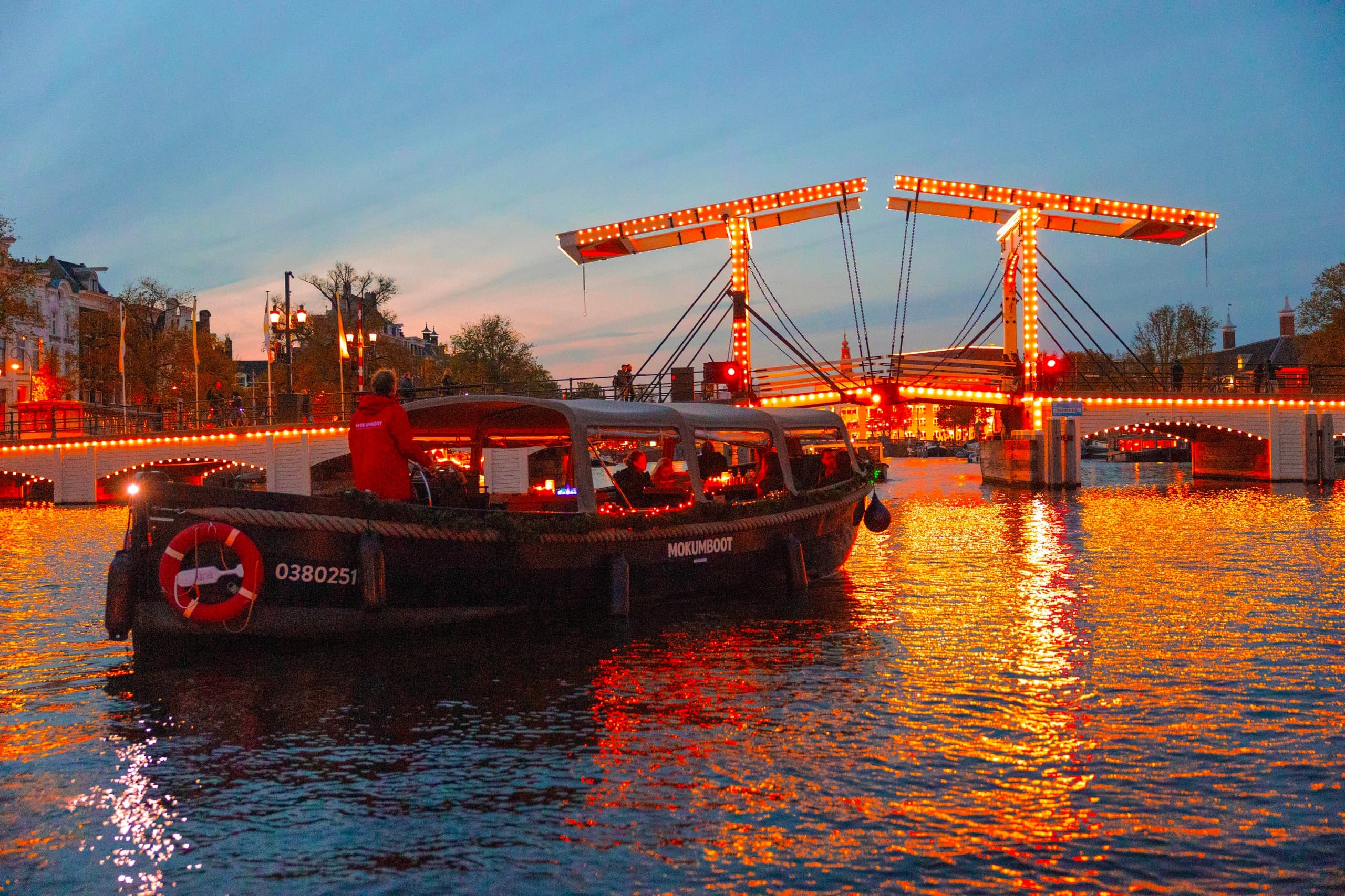 Explore Amsterdam Light Festival by Semi-Open Mokumboot with Unlimited Drinks