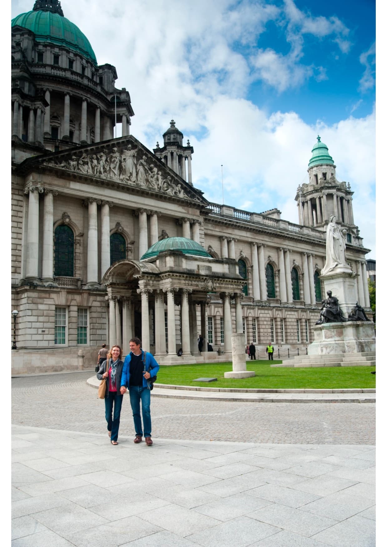 Belfast Highlights Walking Tour by Experience & Explore NI