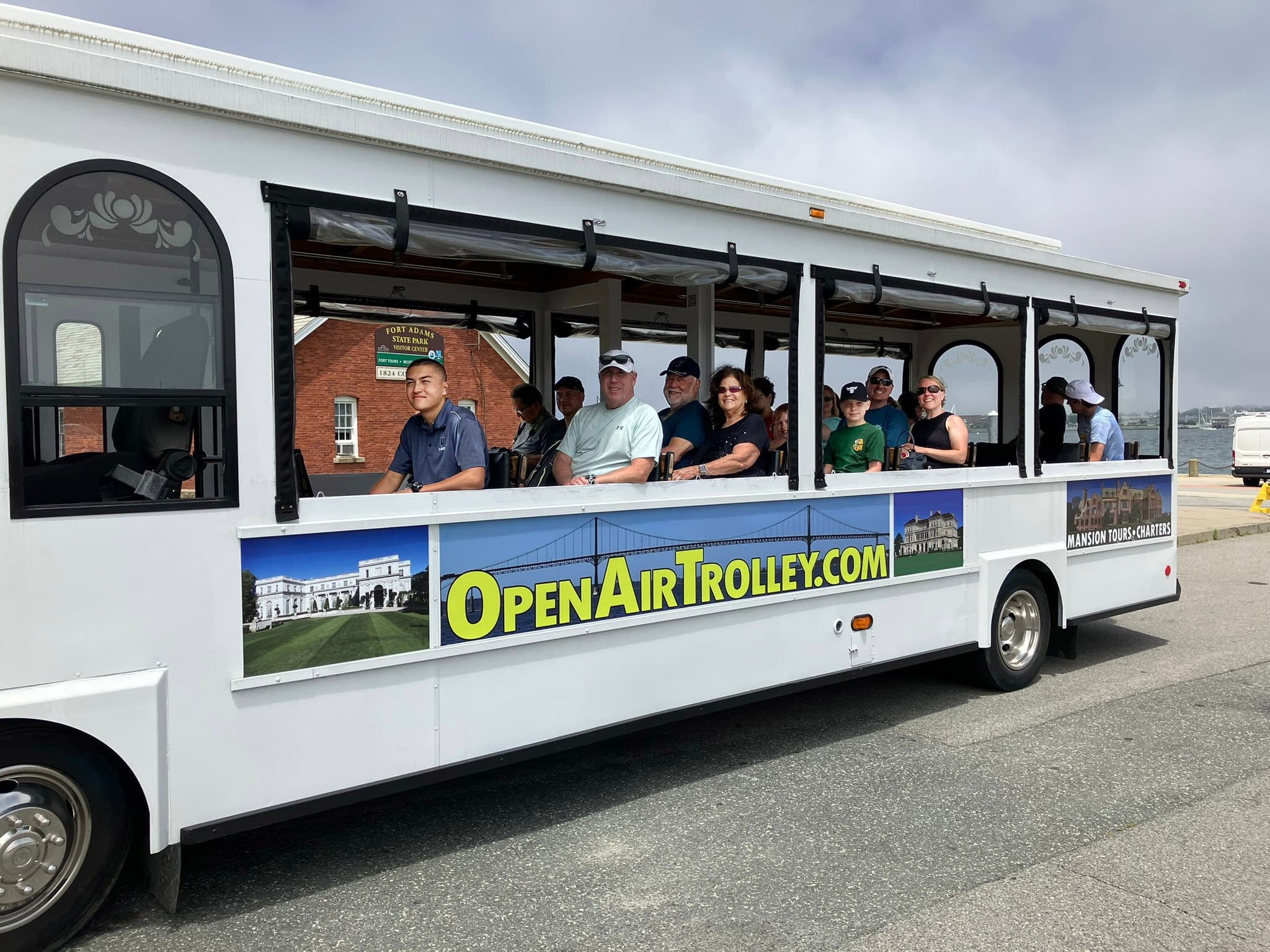 Outdoor City Tour & Newport Landmarks with Newport Travel Tours