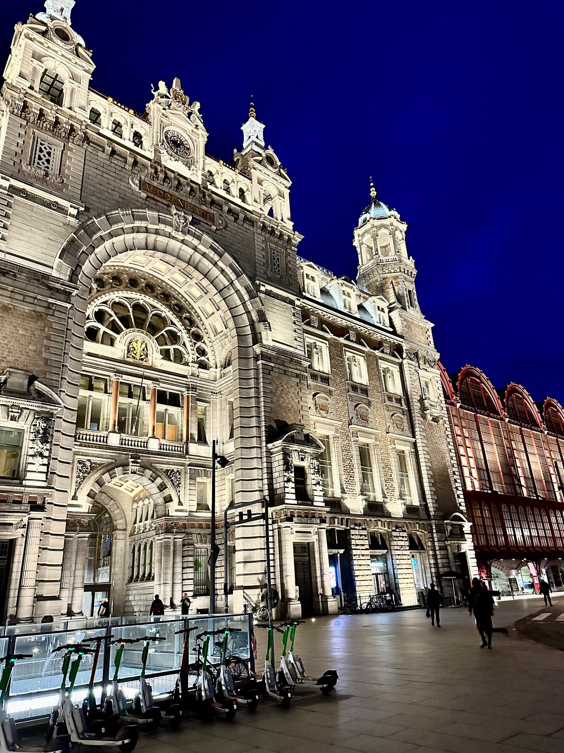 Antwerp City Game Walk with Make Antwerp Great Again