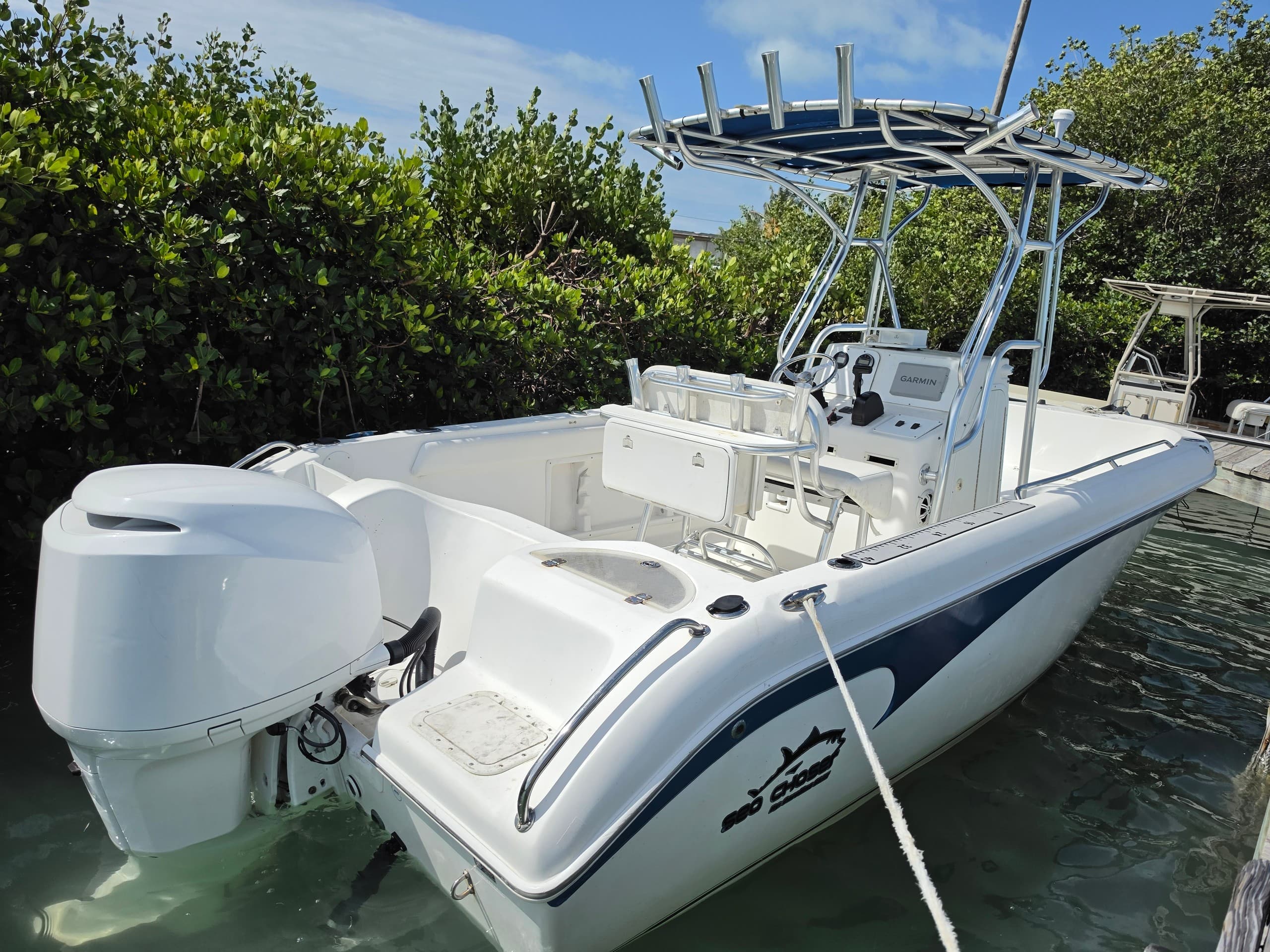 Explore Marathon by Sea: 21' Seachaser Rental for Fishing, Diving & Island Hopping