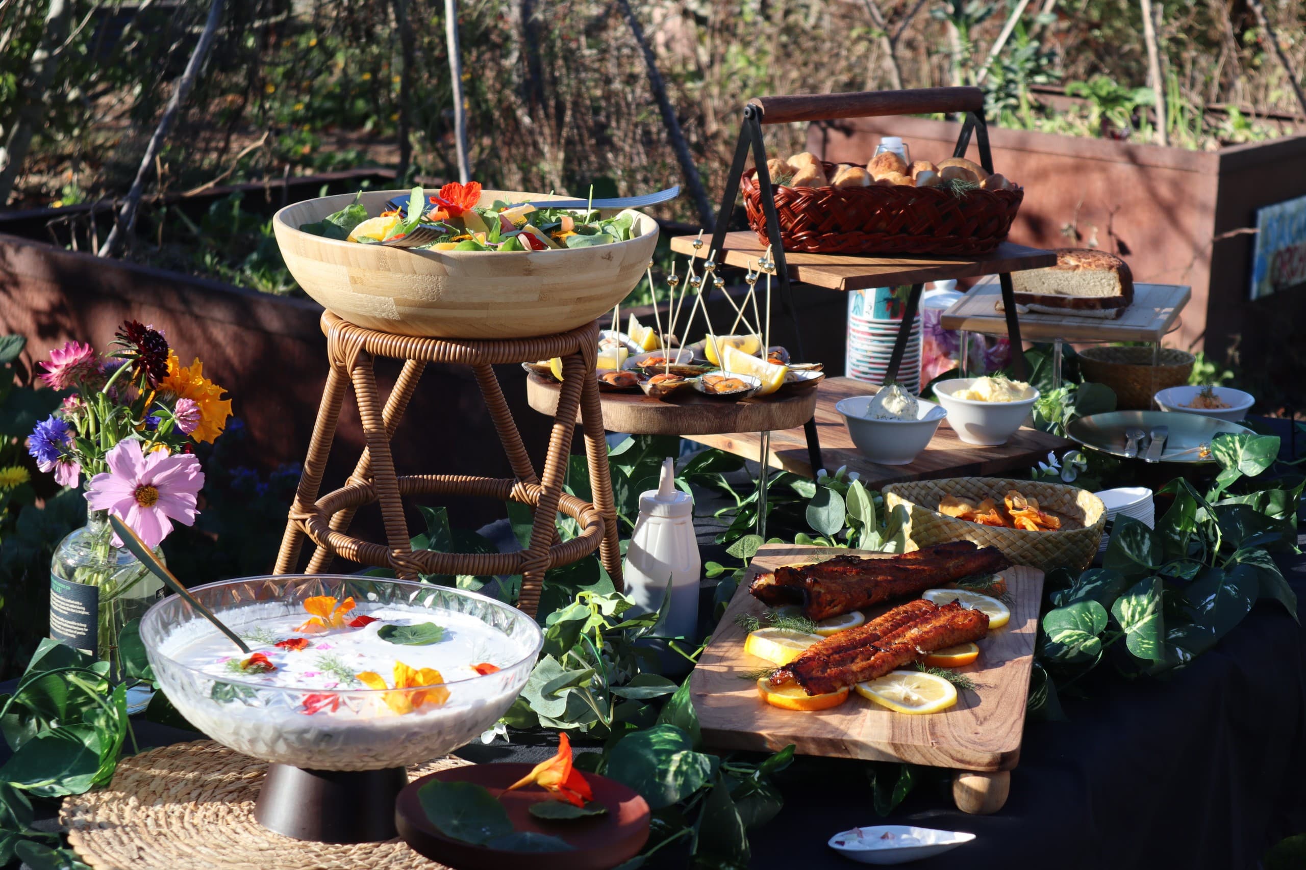 Mahika Kai Experience: Waka on Avon Paddle, Guided Walk & Kai Tasting in Christchurch