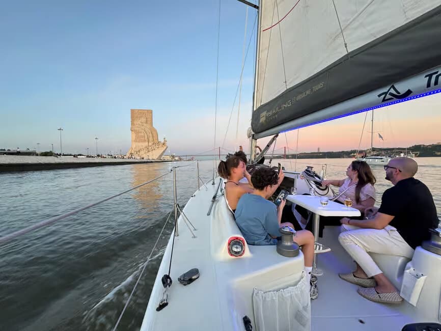 Sail Lisbon’s Tagus: Private 2-Hour RSailing Tour with Vinho Verde