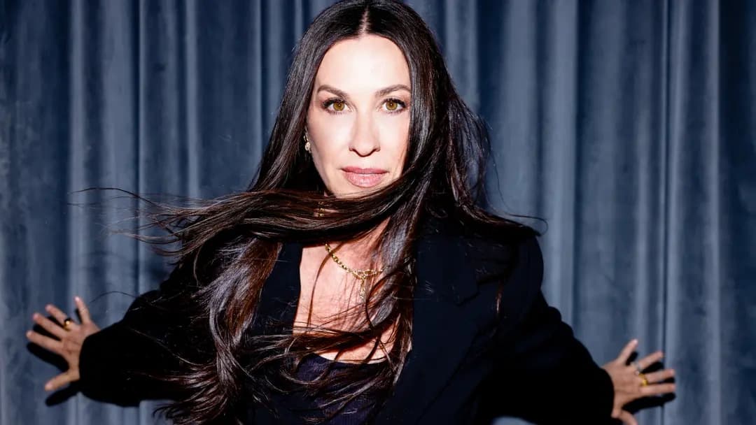 Stress-Free Coach Transfer to Alanis Morisette at Bellahouston Park