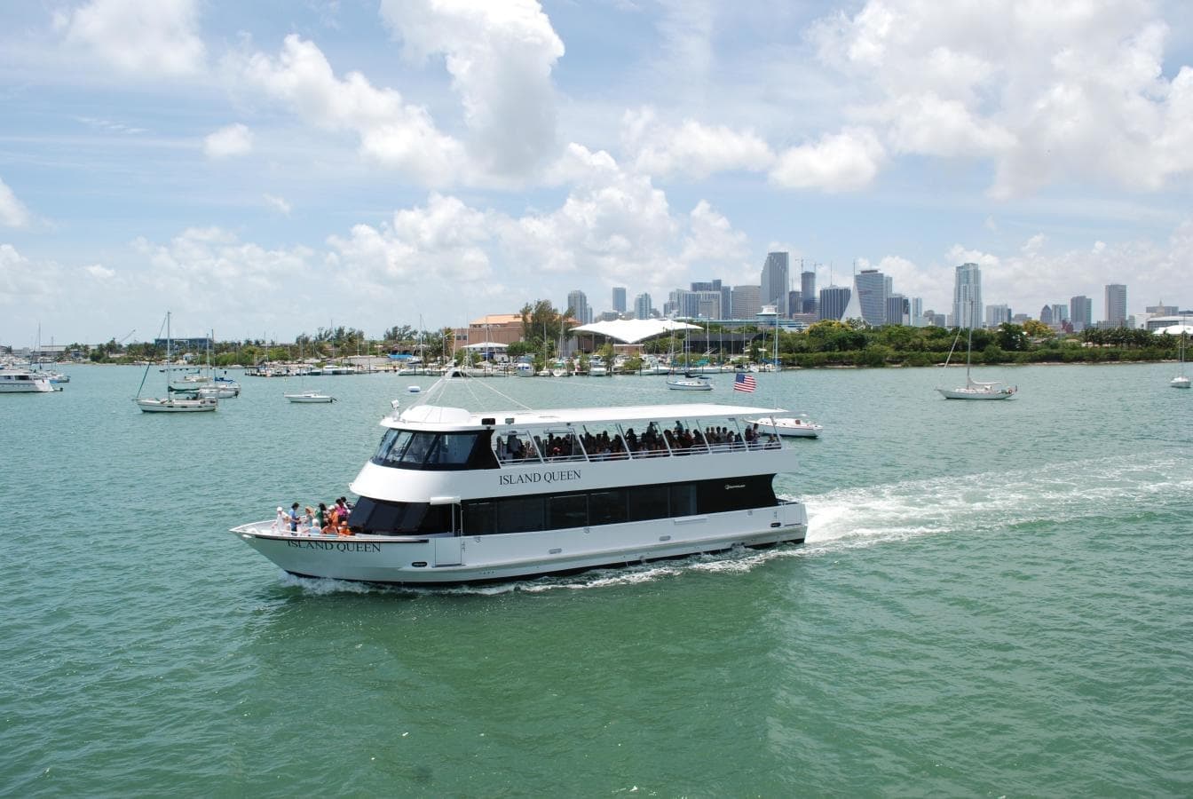 Explore Miami Beach Like Never Before: Land and Sea Tour Featuring Millionaire's Row