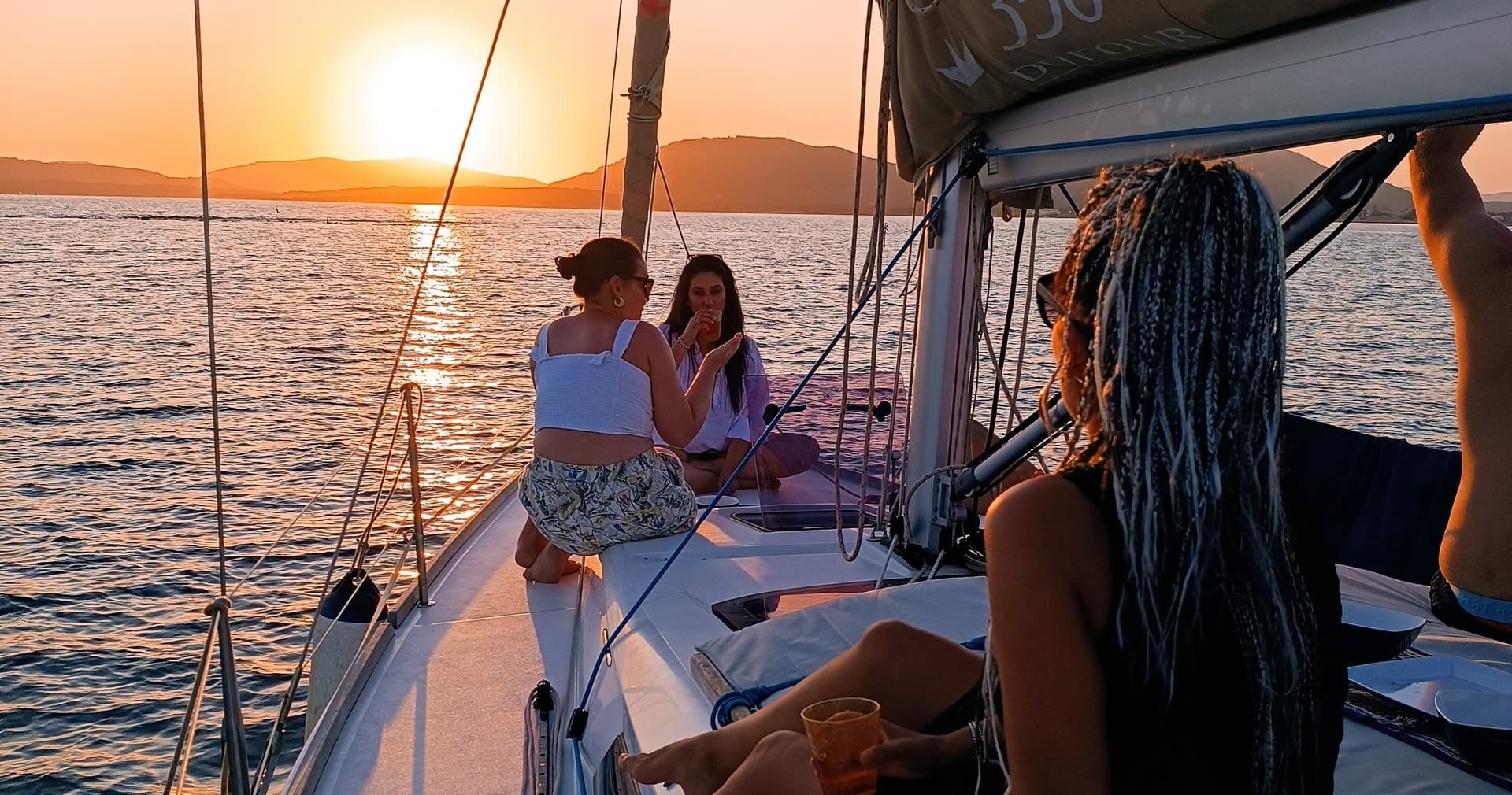 Sunset Sailing Aperitivo with Cruise Service in Alghero