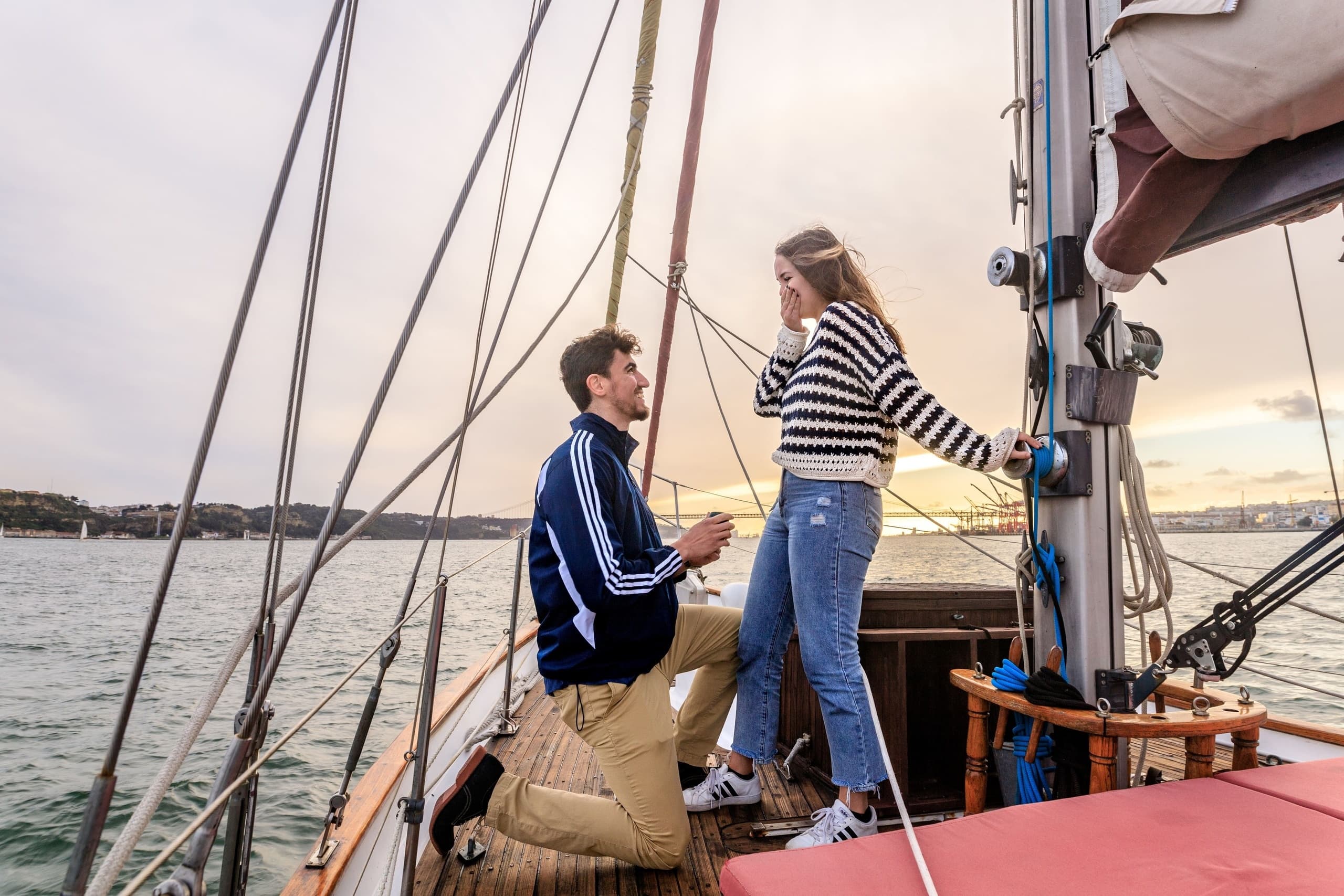 Water Activities: Furanai Sailboat Tours' Romantic Proposal in Lisbon