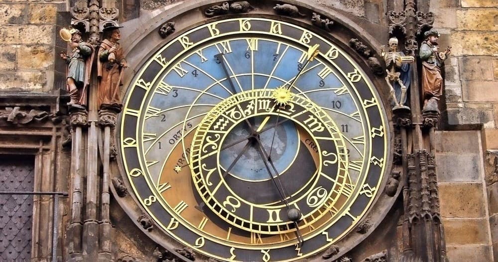 Explore Prague's Historic Heart: Prager Altstadt and Prague Castle Walking Tour