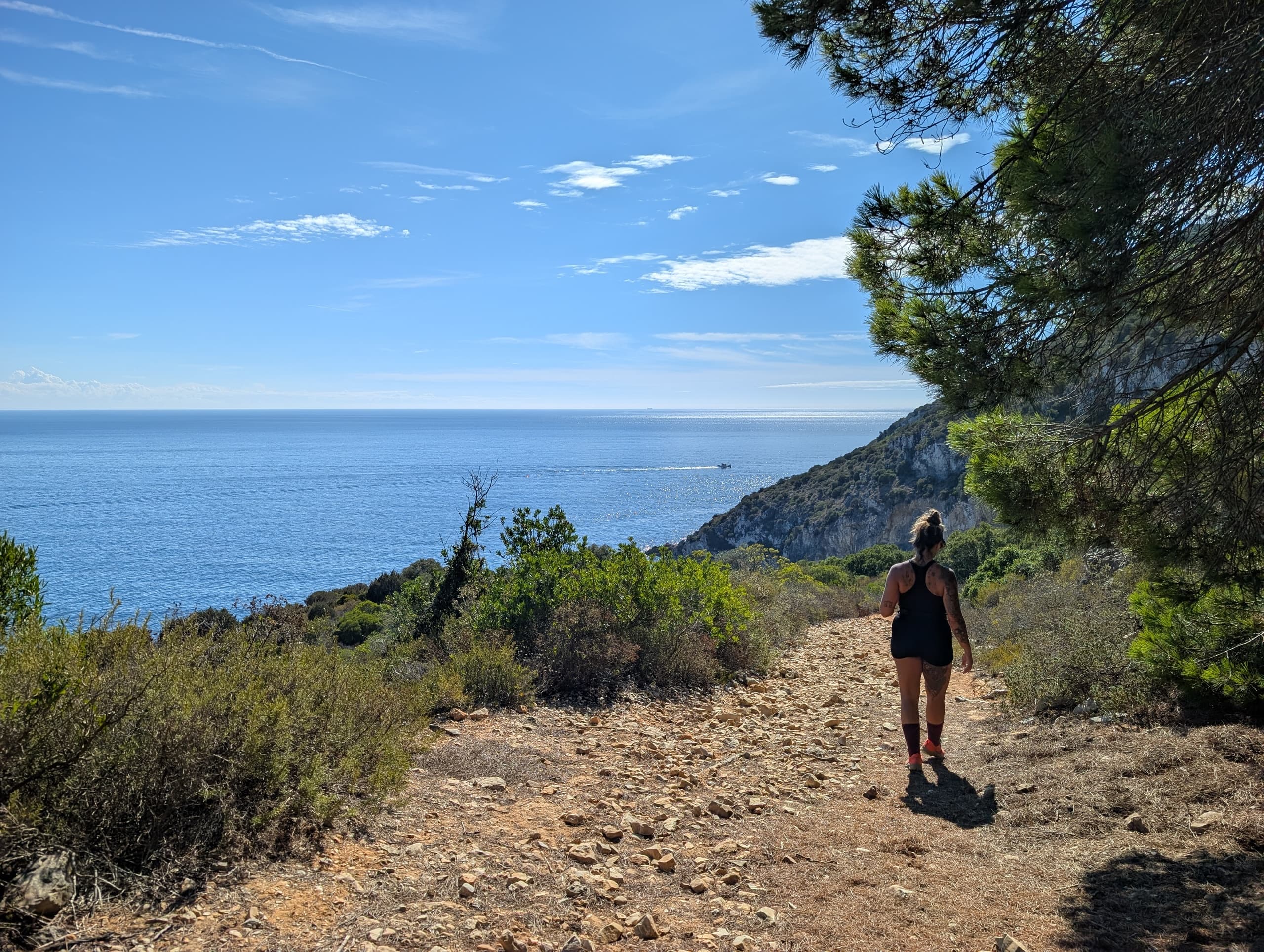 Mindful Coastal Hike in Arrábida Natural Park: Secret Coves & Limestone Cliffs photo 4