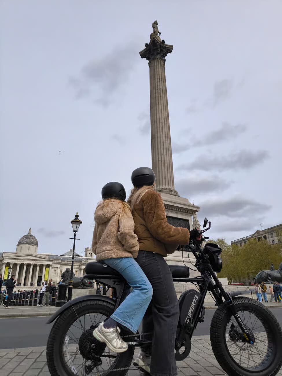 VIP Royal London Chauffeured Experience: Private Artefacts and Landmark Stories photo 3