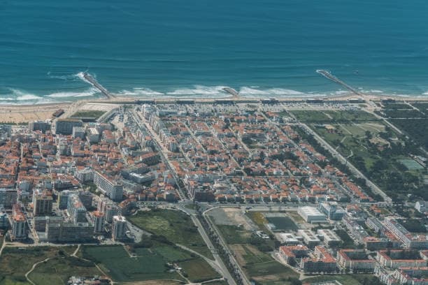 Effortless Private Transfers to Costa da Caparica from Lisbon Airport