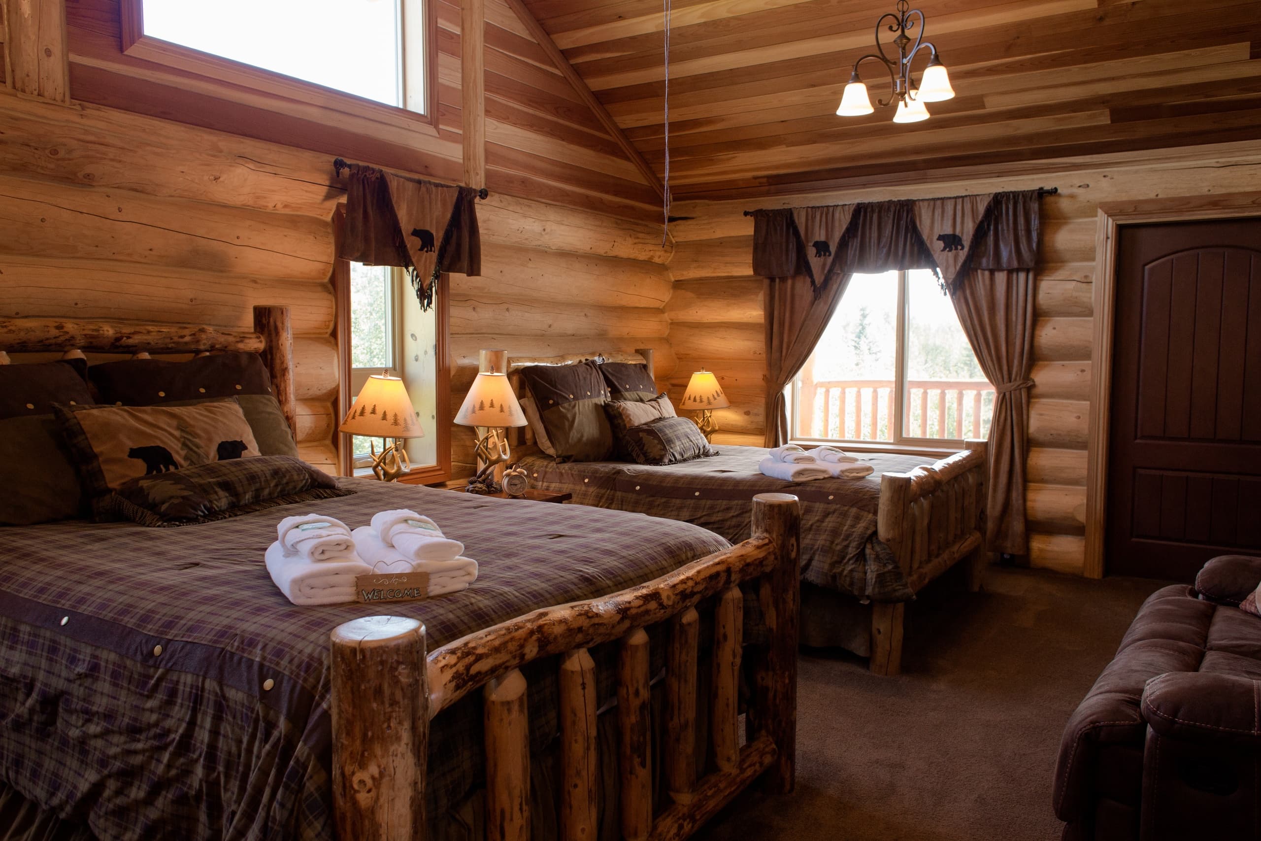 Luxury Retreat at Alaska Knotty Pine Bed and Breakfast