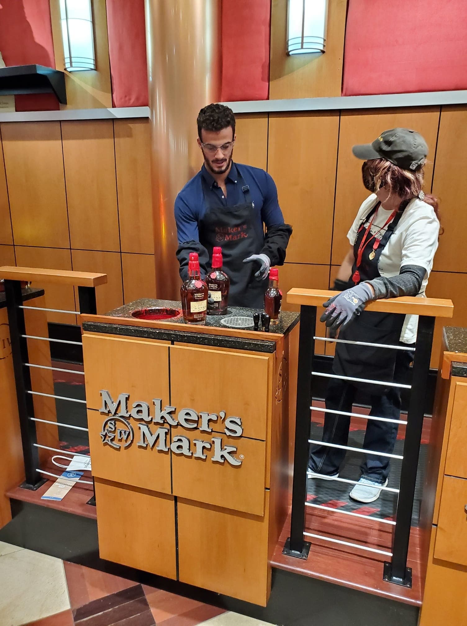 Drink & Dip Private Bourbon Tour: Maker’s Mark Wax-Dipping and Kentucky Distilleries