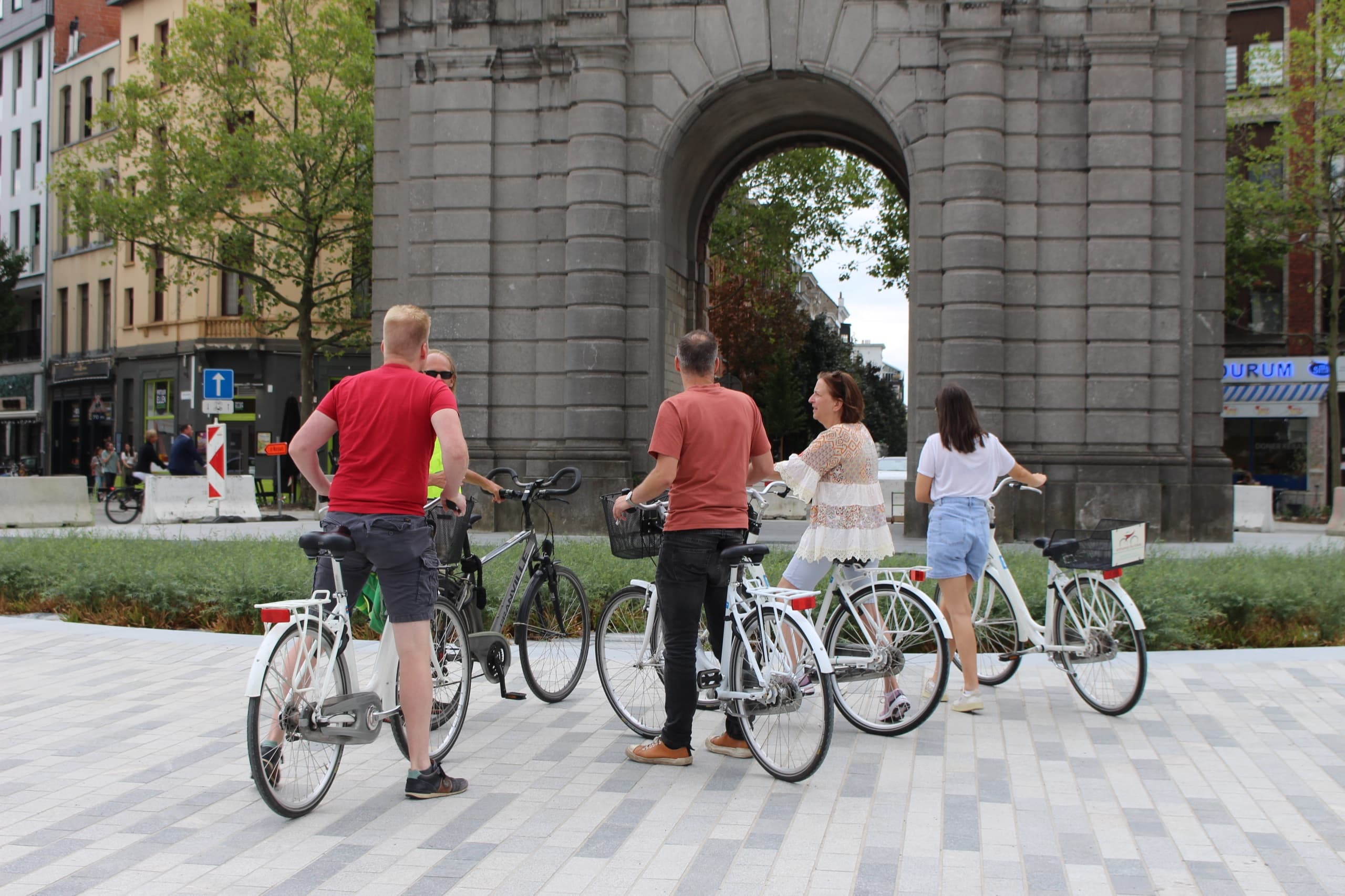 Discover Antwerp’s Artistic Zuid and Historic Zurenborg on a Private 2-Hour Bike Tour